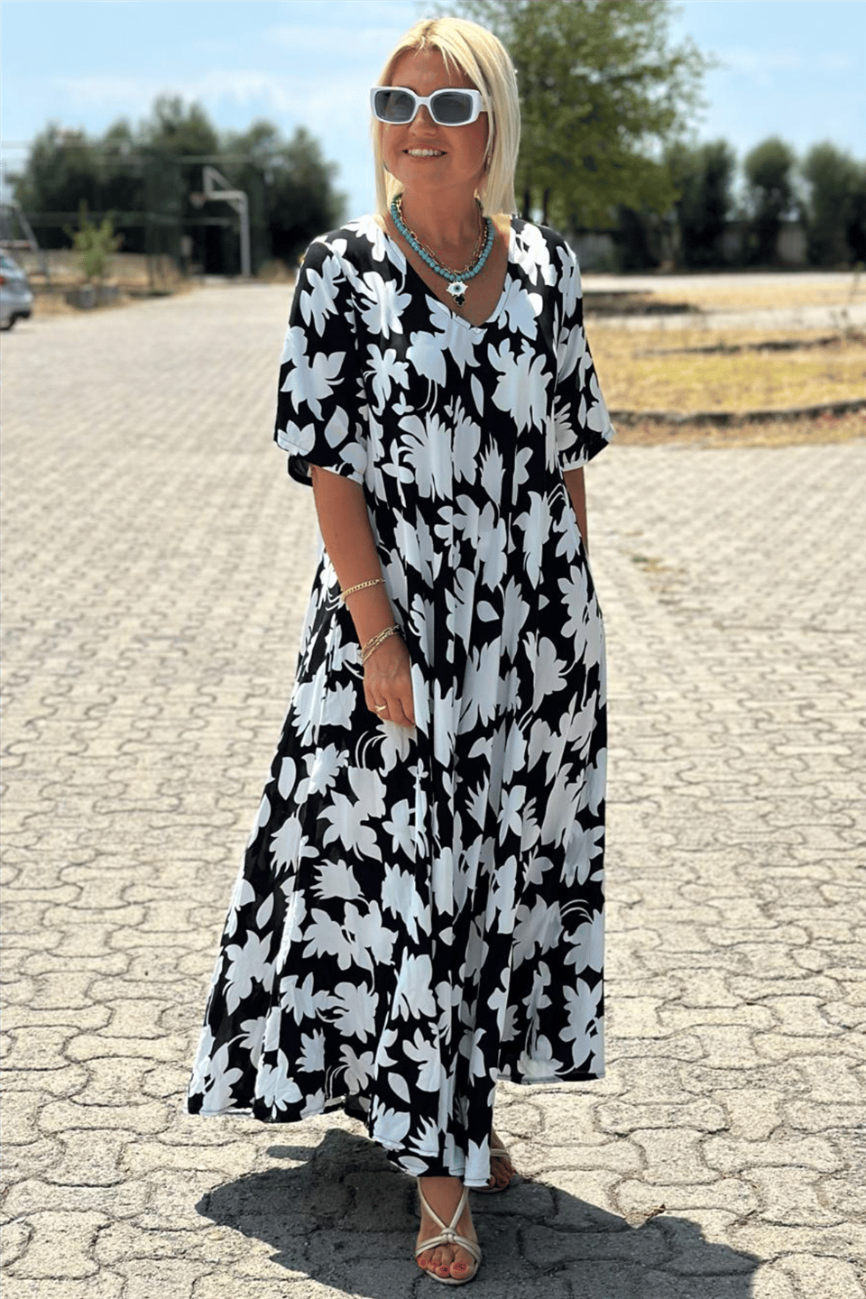 Leviana™ | Flattering Elegant Dress with Subtle Detail for the Stomach