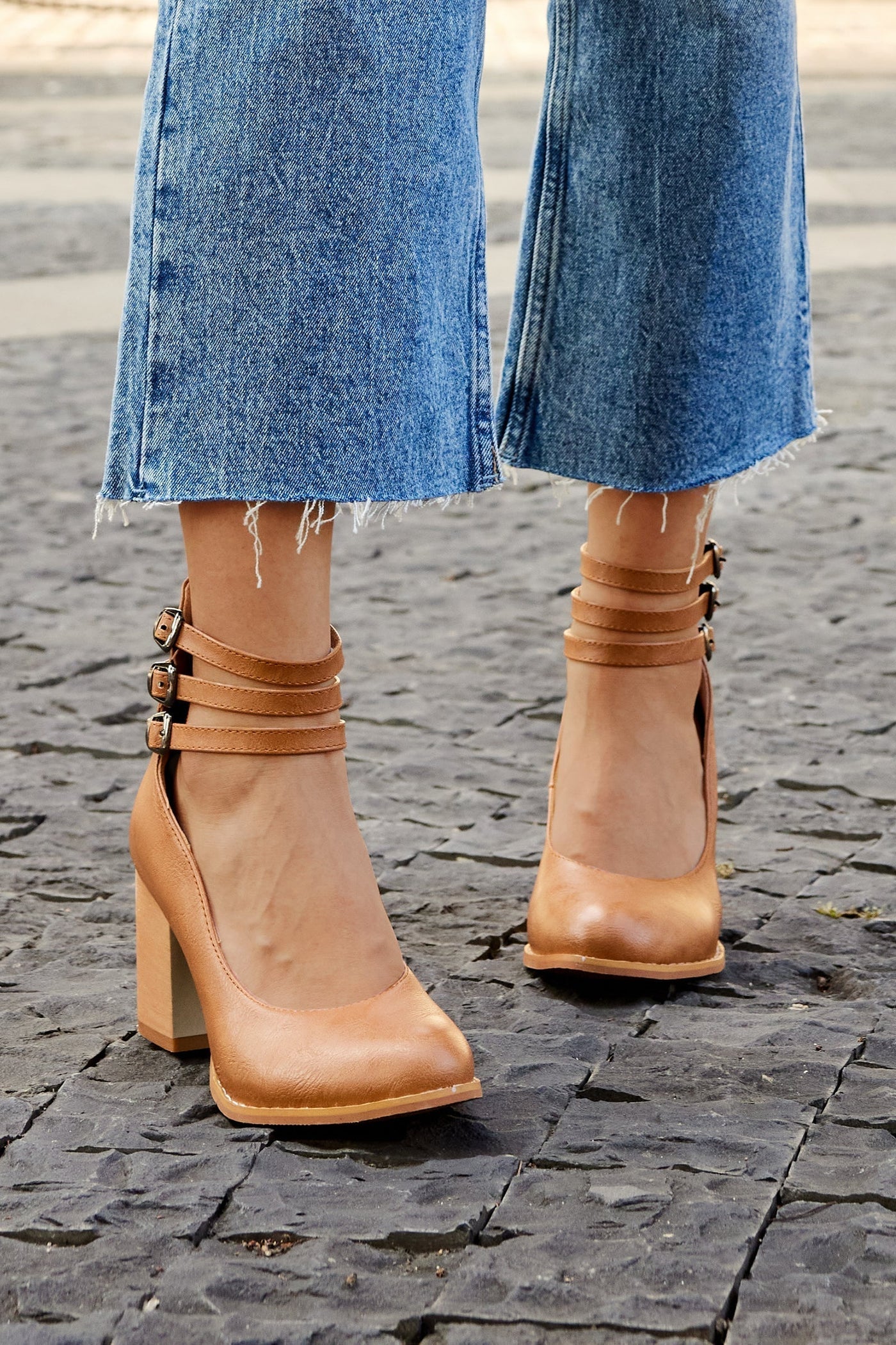 Casilda | Smooth sandals with ankle strap and thick sole