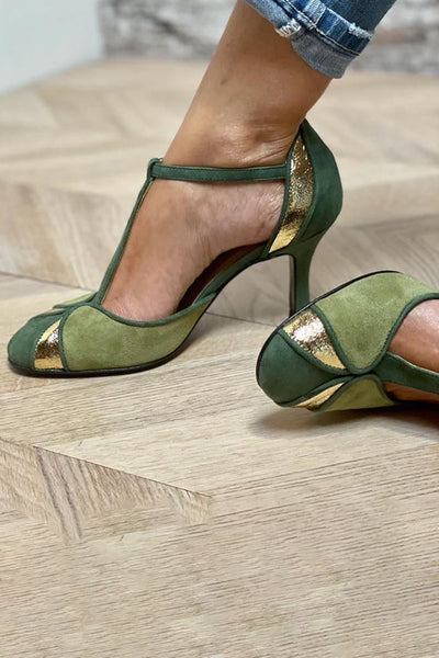 Taviana | Patchwork décolleté with T-strap and closed toe