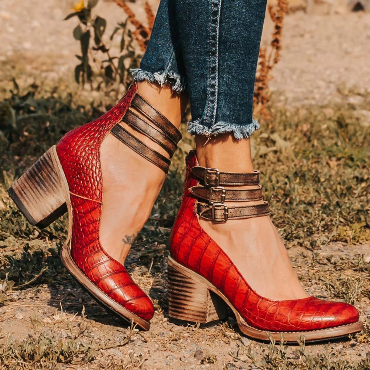 Ginevra™ | Heels with multiple straps and thick sole